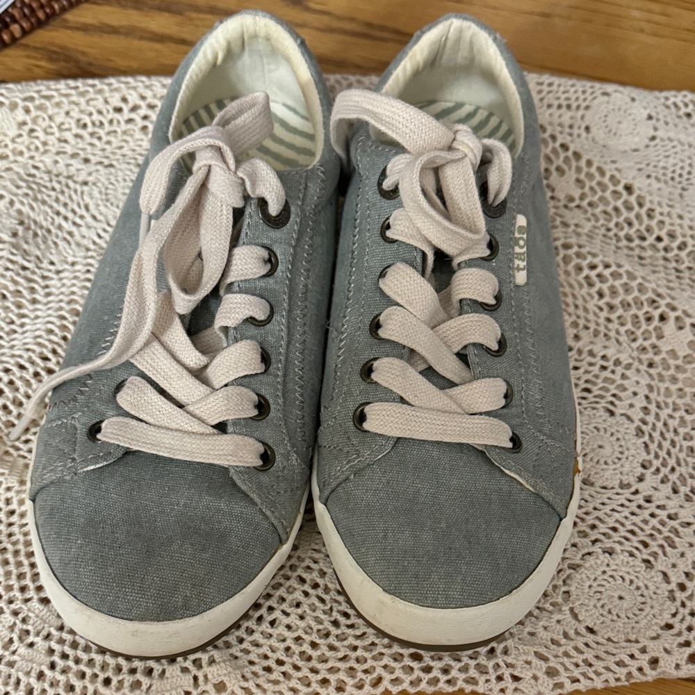 Taos Women's Light Blue Sneakers